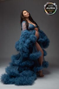 bekroonde winnende zwangerschapsfoto gemaakt door Yvonne van Fotostudio ShootMe, puur en luxe styling, bekroond voor lichtgebruik en compositie