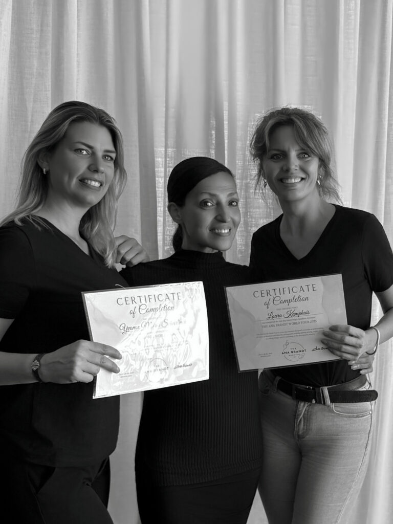 Yvonne Scheirlinck en laura Kamphuis bij newborn ana brandt cursus Heemskerk